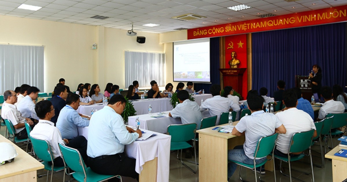 Welcome Fulbright University Vietnam students to visit Hiep Phuoc Industrial Park | Hiep Phuoc Industrial Park Joint Stock Company