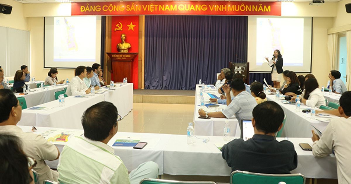 HIPC receives delegation participating in the Regional Consultative Forum “Innovation for healthy economic zones and border area development in the Greater Mekong Subregion” | Hiep Phuoc Industrial Park Joint Stock Company