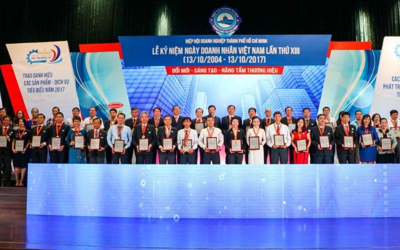 Hình Ảnh Lễ Tôn Vinh Doanh Nghiệp Tiêu Biểu 2017 | Hiep Phuoc Industrial Park Joint Stock Company
