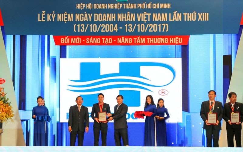 Hình Ảnh Lễ Tôn Vinh Doanh Nghiệp Tiêu Biểu 2017 | Hiep Phuoc Industrial Park Joint Stock Company