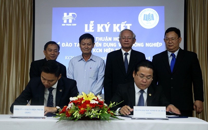 HIPC signed a comprehensive cooperation agreement with the University of Economics