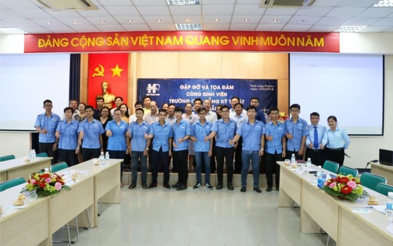 Talks with students of Cao Thang Technical College in Hiep Phuoc Industrial Park