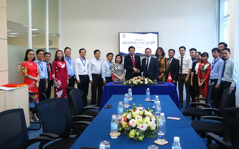 Congratulations on the successful signing of the land lease contract between HIPC and Schindler