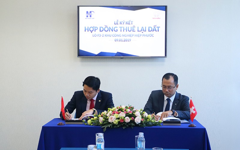 Le Ky Ket Hop Dong Thue Lai Dat KCN Hiep Phuoc Schindler